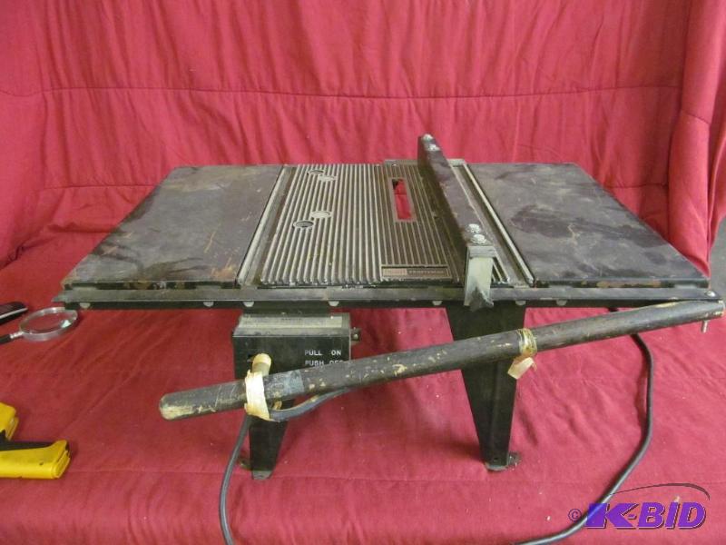 lot 212 image: stand