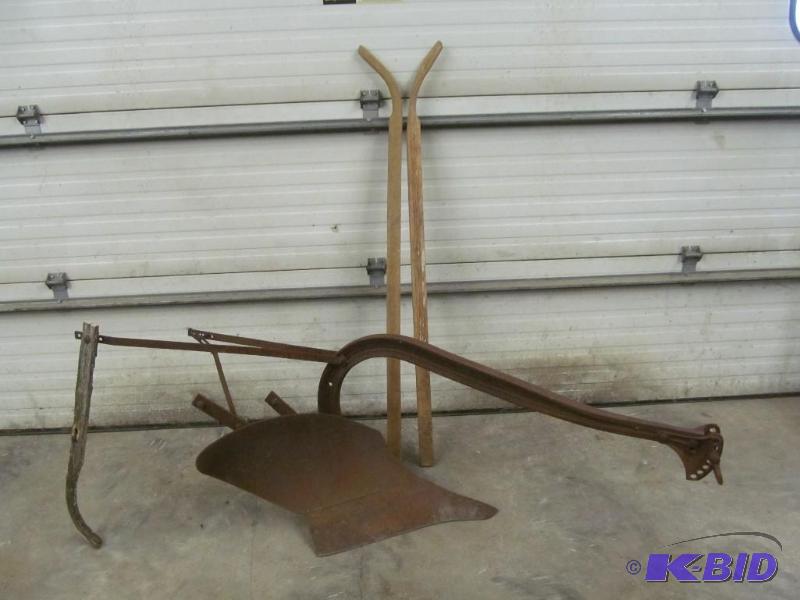 lot 22 image: Antique