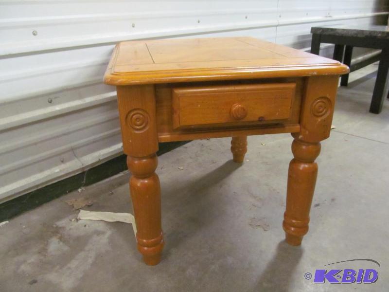 lot 24 image: Furniture