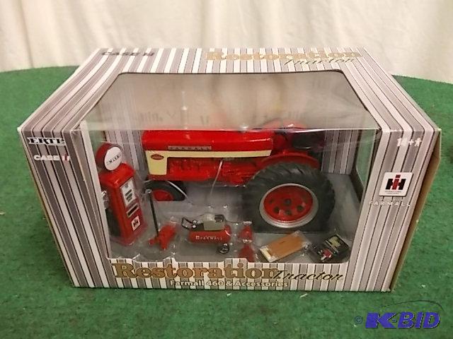 Ertl Farmall 460 &amp Accessories...