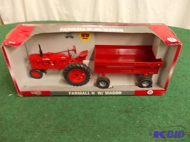 Ertl Farmall H With Wagon 116...