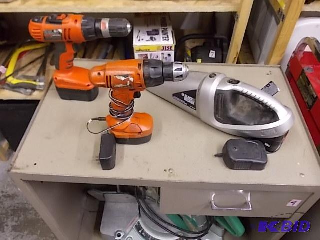 2 Black &amp Decker Cordless Drills 14.4 Vol...