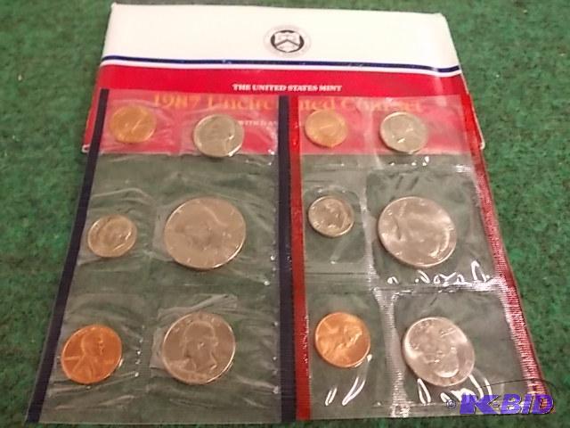 lot 4 image: 1987 US Mint Set P & D...