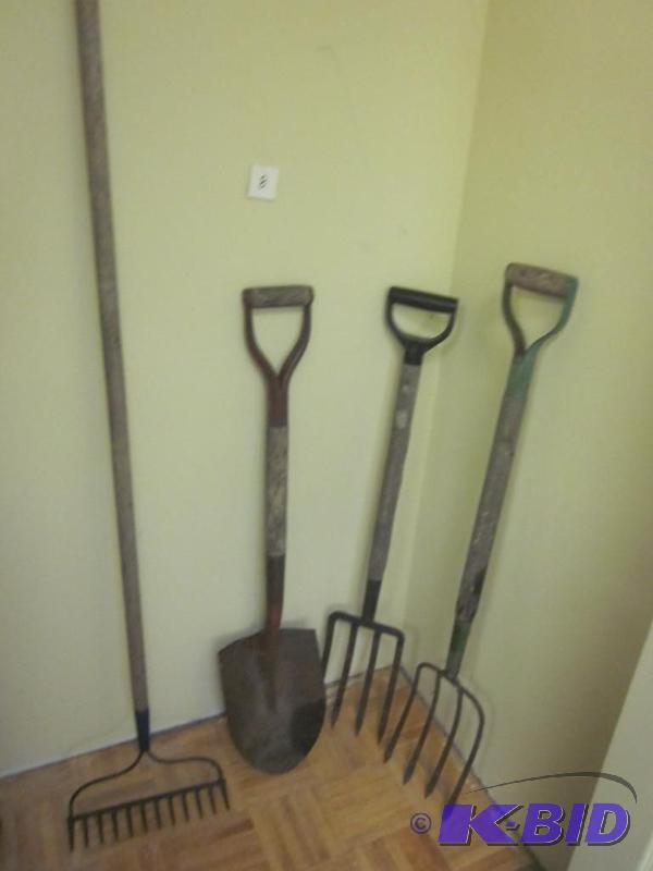 lot 8 image: Lot of shovels and rakes.      ...