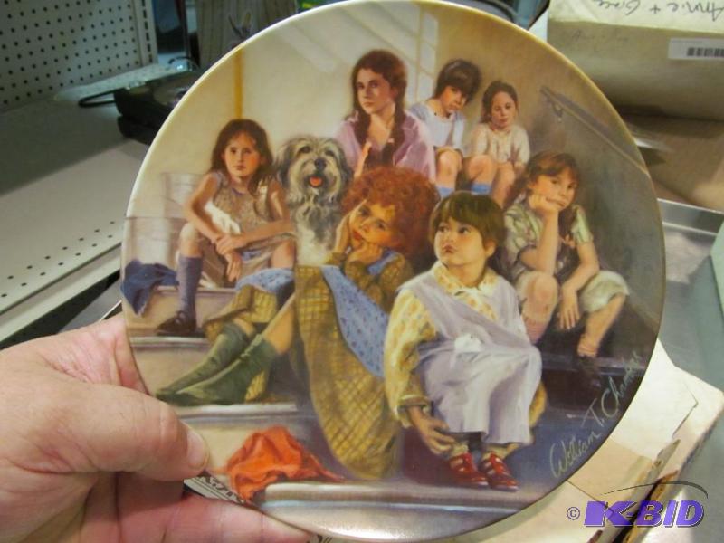 ANNIE AND THE ORPHANS Collector Plate by EDWIN KNOWLES
