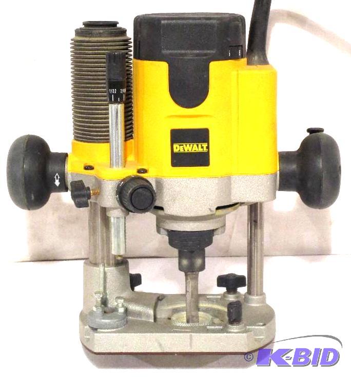 lot 1 image: DeWALT Heavy-Duty 2 HP VS Electronic Plunge Router