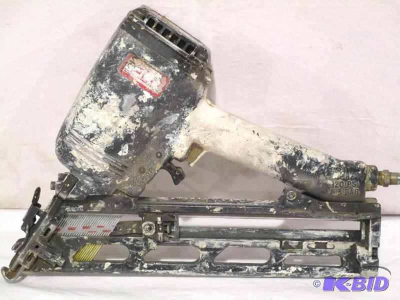 lot 14 image: Senco Finish Nailer FCO219