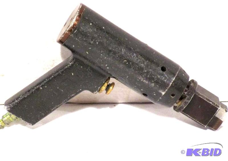 lot 24 image: Handheld air chisel