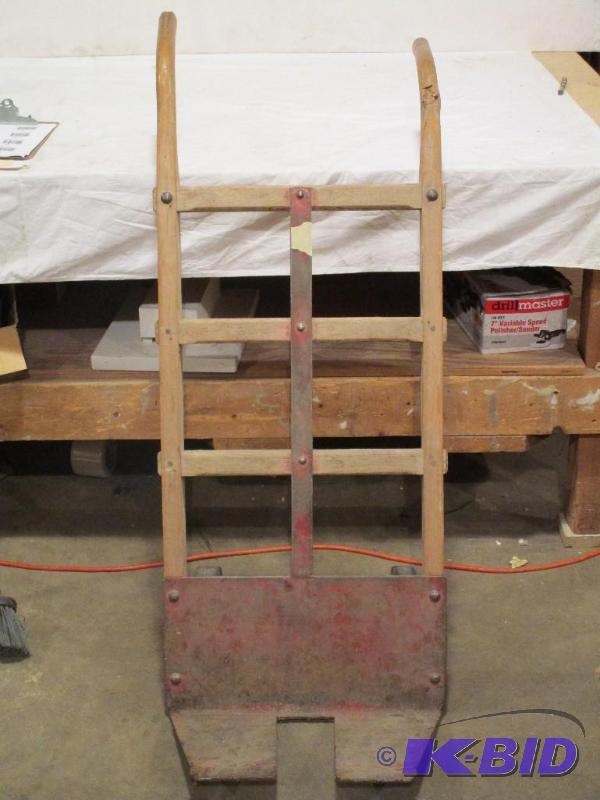 lot 28 image: Barrel Dolly