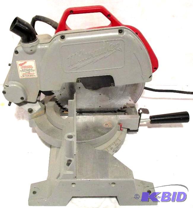 lot 32 image: Milwaukee 10 Magnum Miter Saw