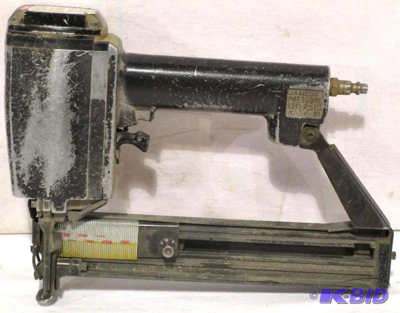 lot 5 image: Senco  Heavy Duty Stapler