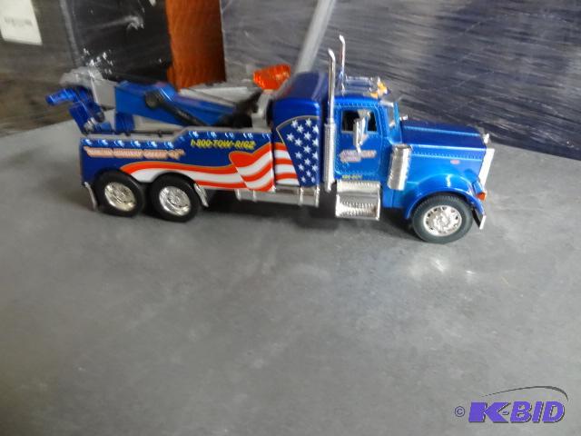 lot 142 image: Peterbilt Tow Truck...