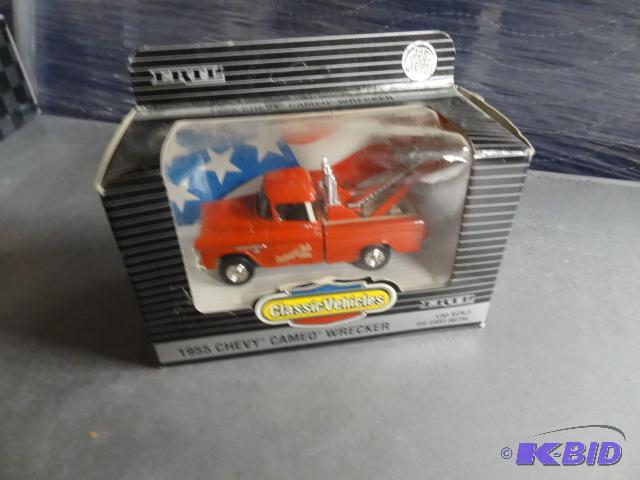 lot 149 image: Ertl Classic Vehicle 143 Scale 1955 Chevy Ca...