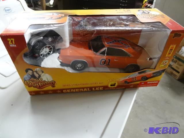 lot 171 image: Dukes of Hazard 118 Scale RC Car...