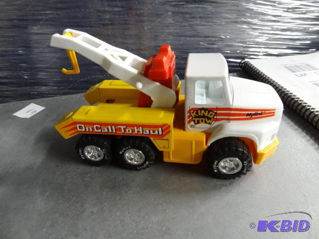 lot 182 image: Nylint Tow Truck...