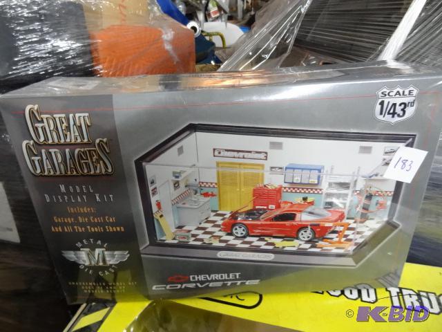 lot 183 image: Great Garages. Model Display Kit 143 Scale...