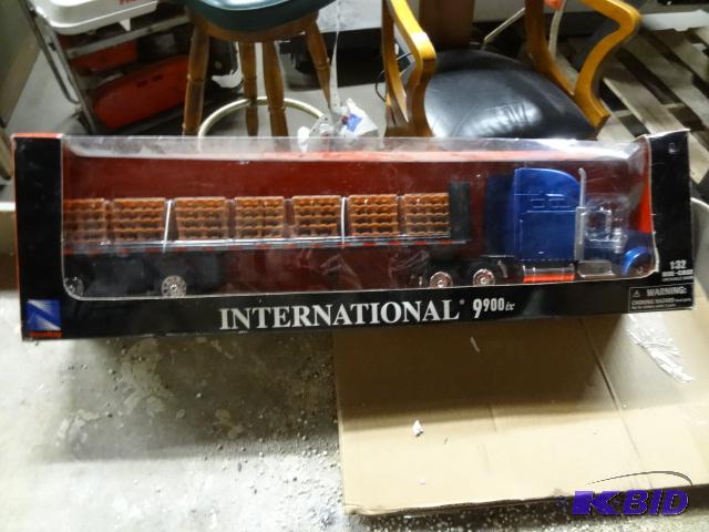 lot 19 image: New Ray International 9900 IX Semi 132 Scale...