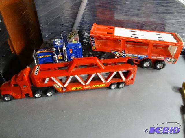 lot 200 image: Power Transporter Semi. Hot Wheels Cargo Carr...