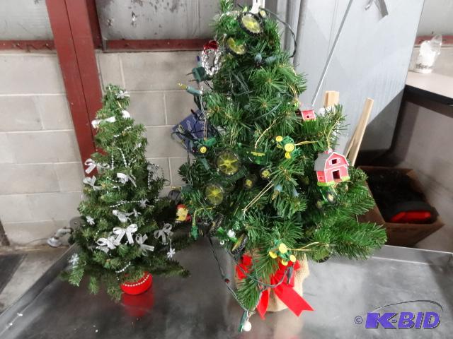 lot 217 image: Table Top John Deere Lighted Tree. Decorative...