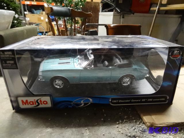 lot 26 image: Maisto 1967 Chevrolet Camero SS 396 Convertib...