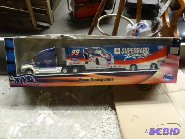 lot 34 image: Hot Wheels Team Transporter...
