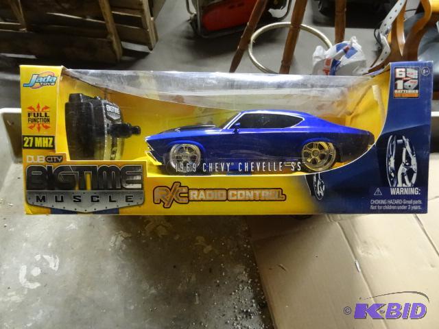 lot 38 image: Bigtime Muscle RC Radio Control 1969 Chevell...