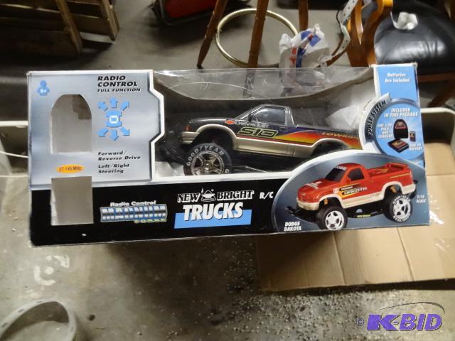 lot 49 image: Radio Control Chevy S-10 Truck...