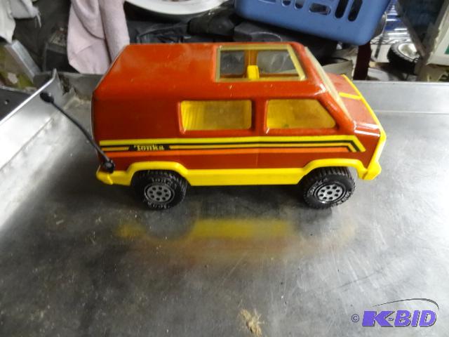 lot 58 image: Vintage Tonka Van...