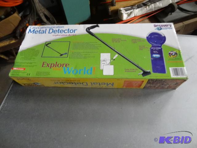lot 74 image: Cool Communication Metal Detector...