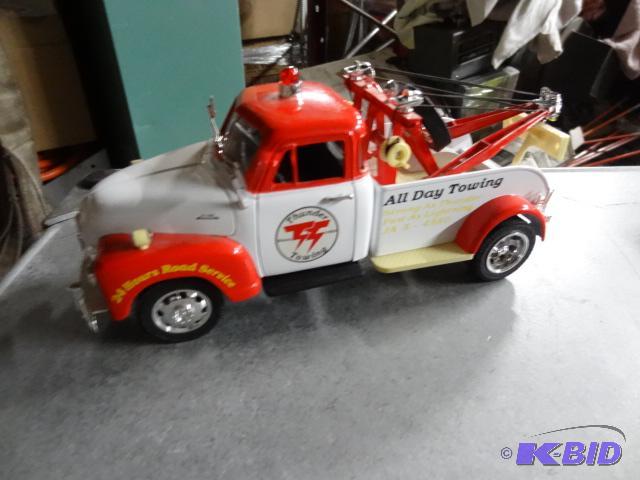 lot 86 image: 1953 Chevy Wrecker 124...