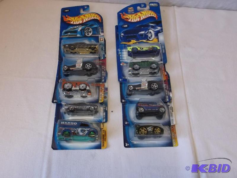 Nice lot with 10 Hot Wheels new in package....