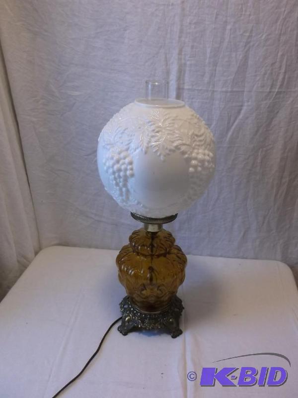 Beautiful vintage lamp in great working condi...