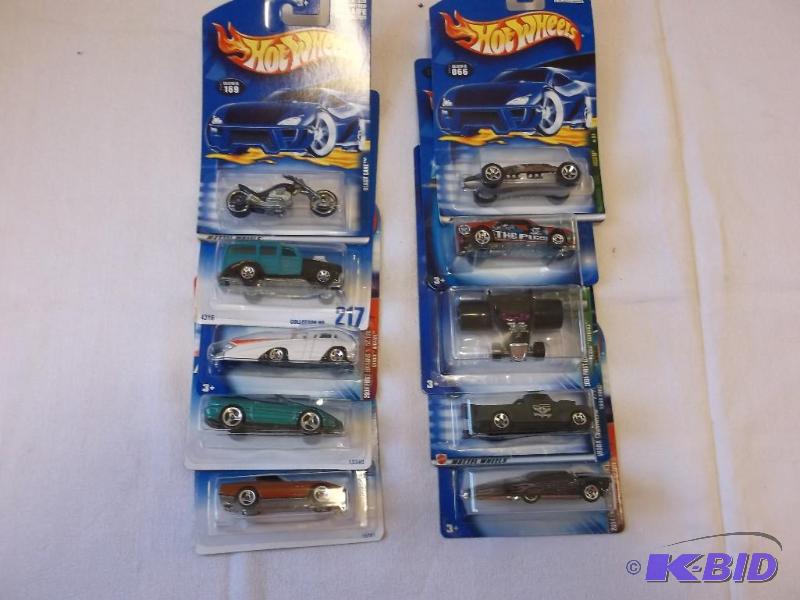 Nice lot with 10 Hot Wheels new in package....