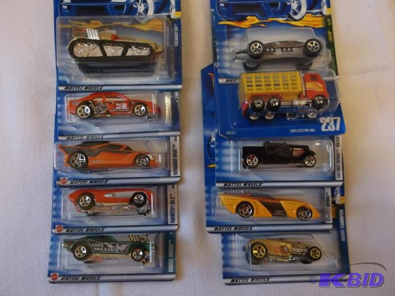 Nice lot of 10 Hot Wheels new in package....