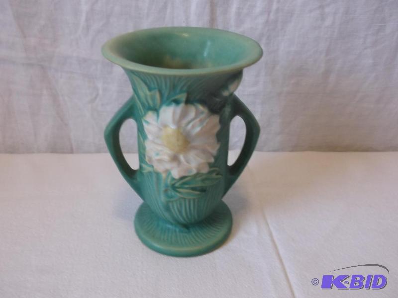 Beautiful Roseville vase measuring 3 14&quot...