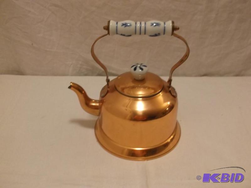 Collectable copper tea pot in great condition...