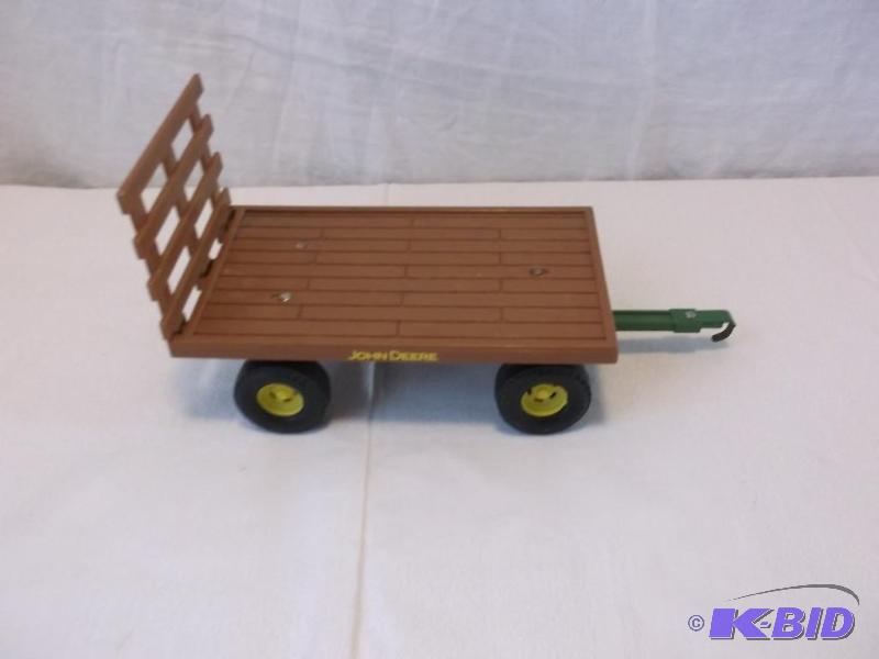 Collectable John Deere hay wagon in good coll...