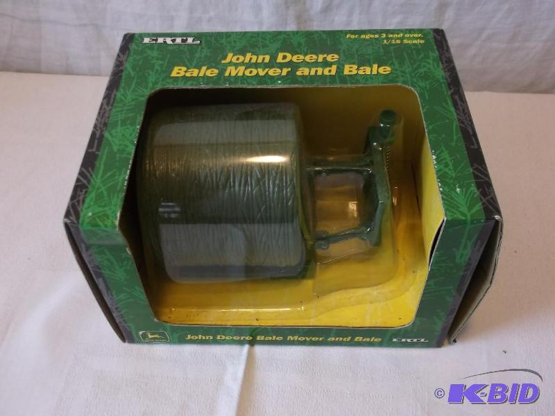 Ertl 116 scale John Deere bale mover &amp b...