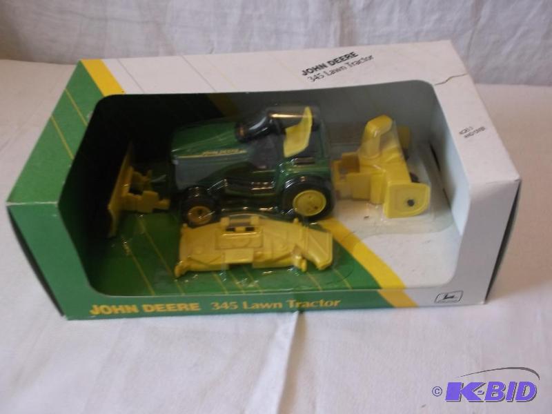 Ertl John Deere 116 scale 345 lawn tractor w...