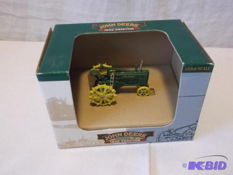 John Deere 143 scale model B 1935 tractor li...