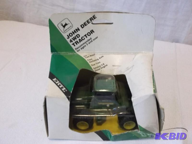John Deere 4 WD 164 scale tractor like new i...