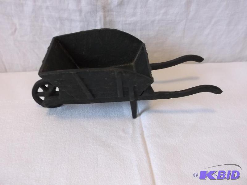 Collectable cast iron wheelbarrow measuring 8...