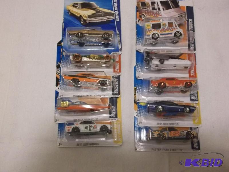 Nice lot of 10 Hot Wheel like new package....