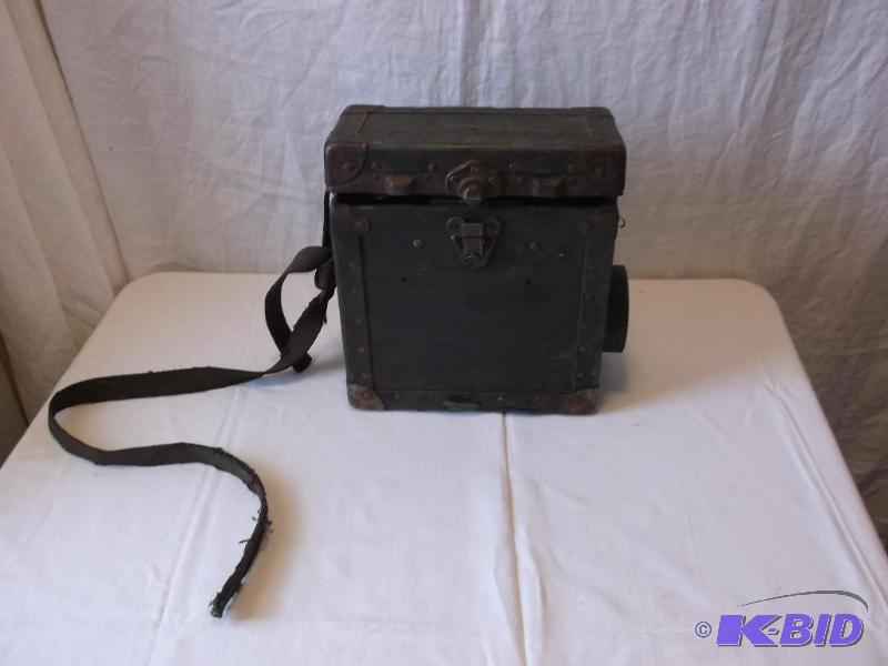 Vintage military field phone radio in good di...