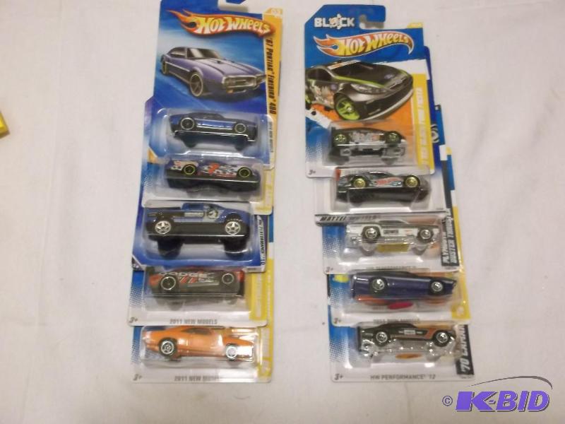 Nice lot of Hot Wheels like new in package....