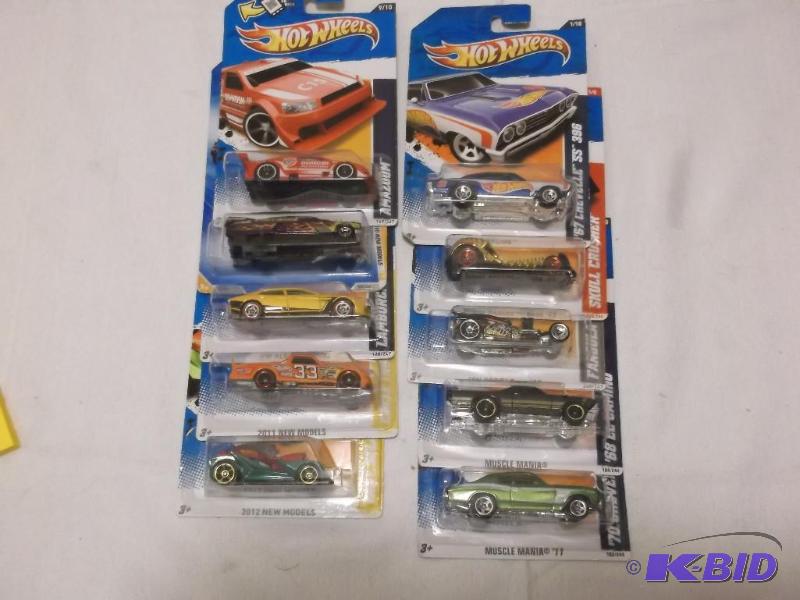 Nice lot of Hot Wheels like new in package....