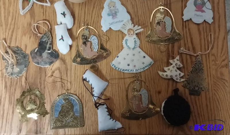 lot 66 image: Large Lot of Christmas...