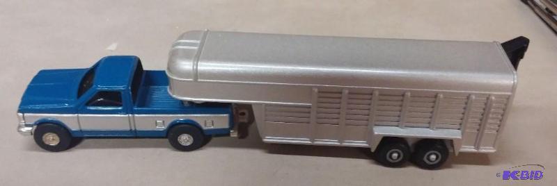 Ertl Truck with Horse Trailer, perfect condit...