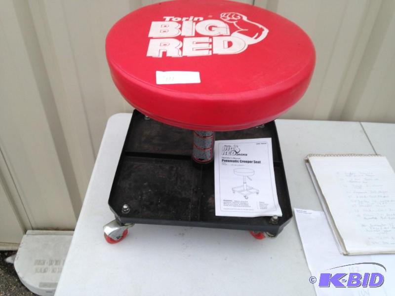 lot 101 image: Torin Big Red Pnuematic Creeper Seat