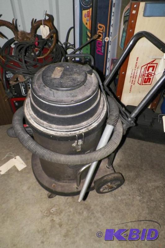 lot 12 image: HOKO Minuteman Shop Vac